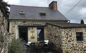Maison en pierre à la campagne proche de la mer